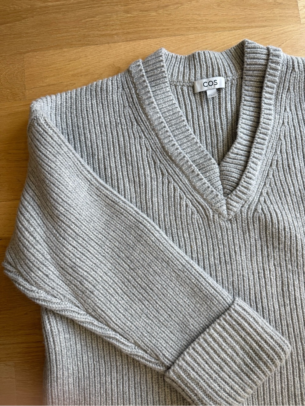 COS Gray Ribbed V-Neck Sweater - Picture 5 of 7